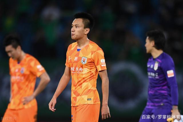 中国足球第一人！董路足球小将李昊炎签约巴萨拉玛西亚青训